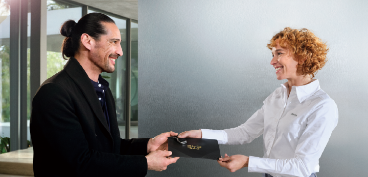 ag真人平台 Customer Service Center.